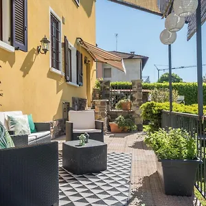  Apartment Tinas Yellow